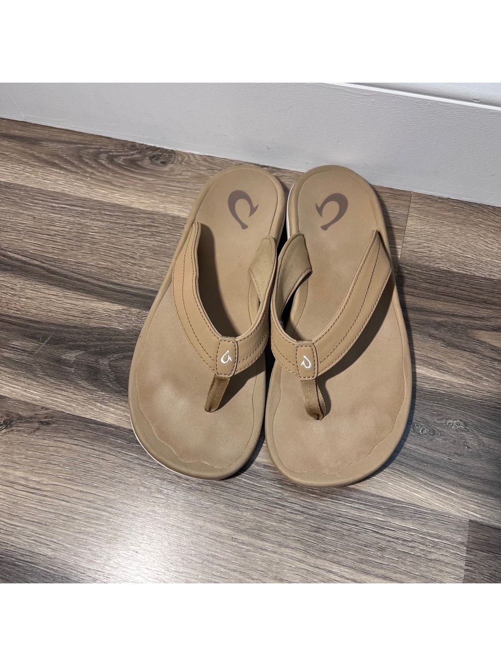 OluKai tan flip flops women's size 9